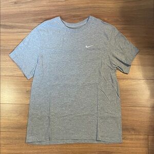 Nike Men's Gray Short Sleeve Tee